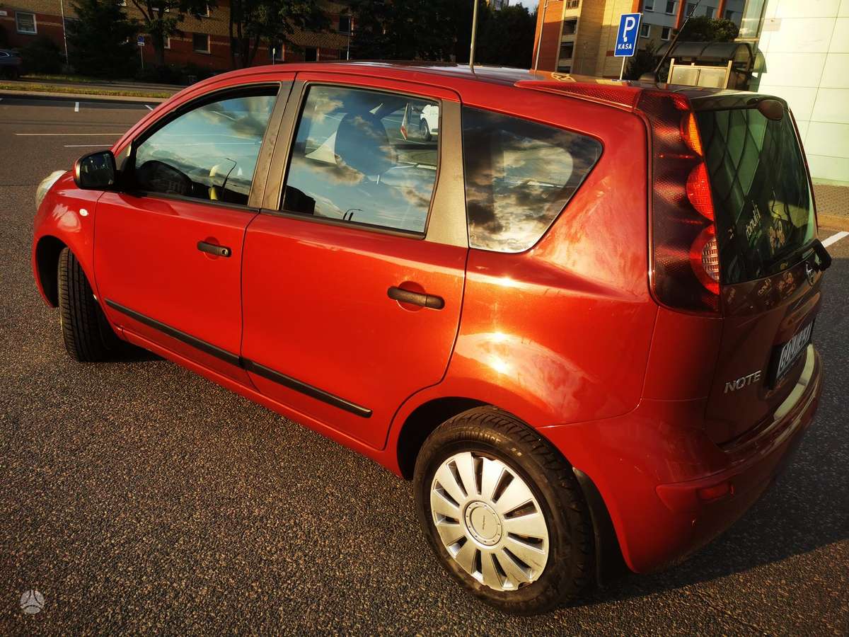 Nissan Note, 1.6 l., hatchback