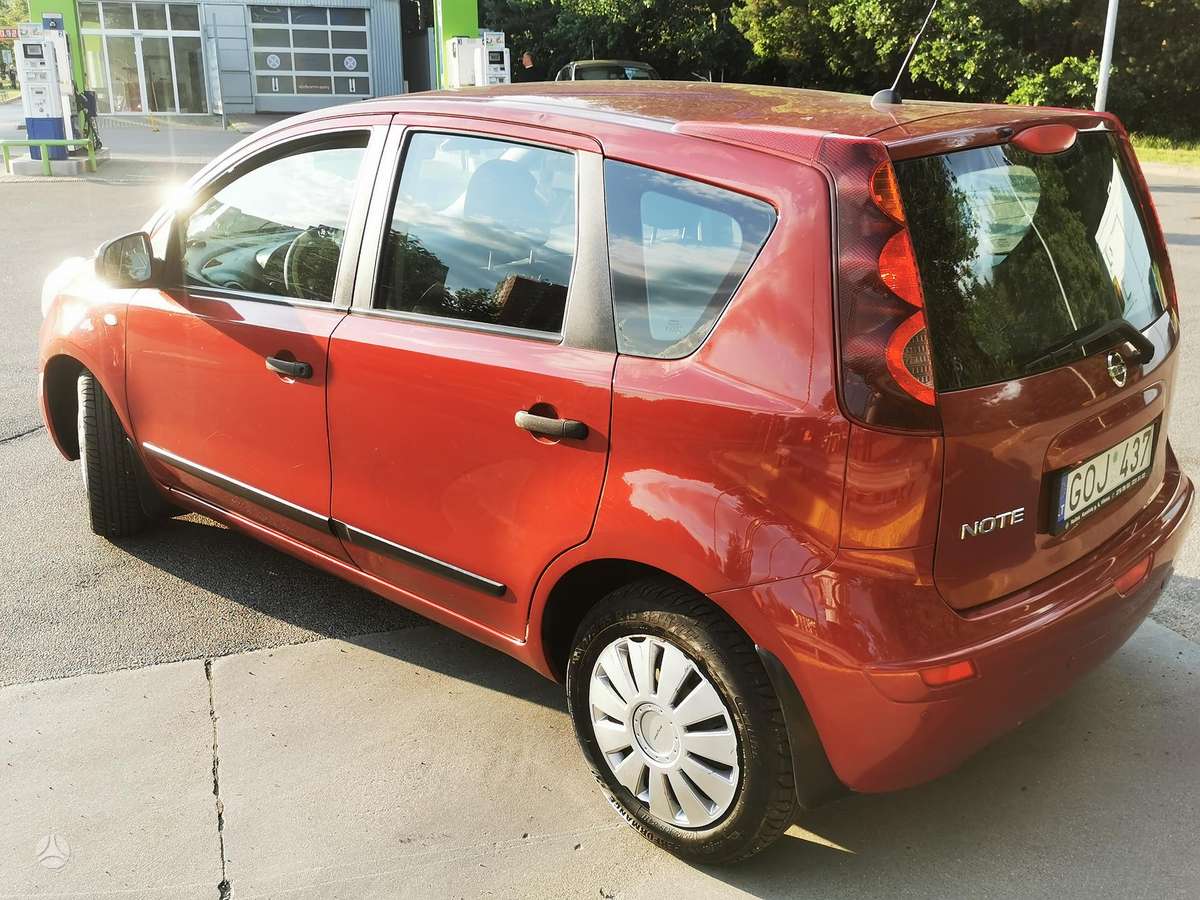 Nissan Note, 1.6 l., hatchback