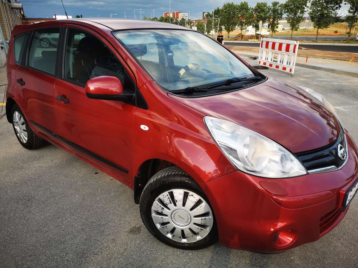 Nissan Note, 1.6 l., hatchback