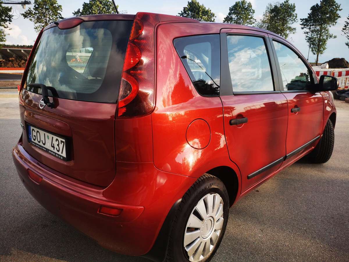 Nissan Note, 1.6 l., hatchback