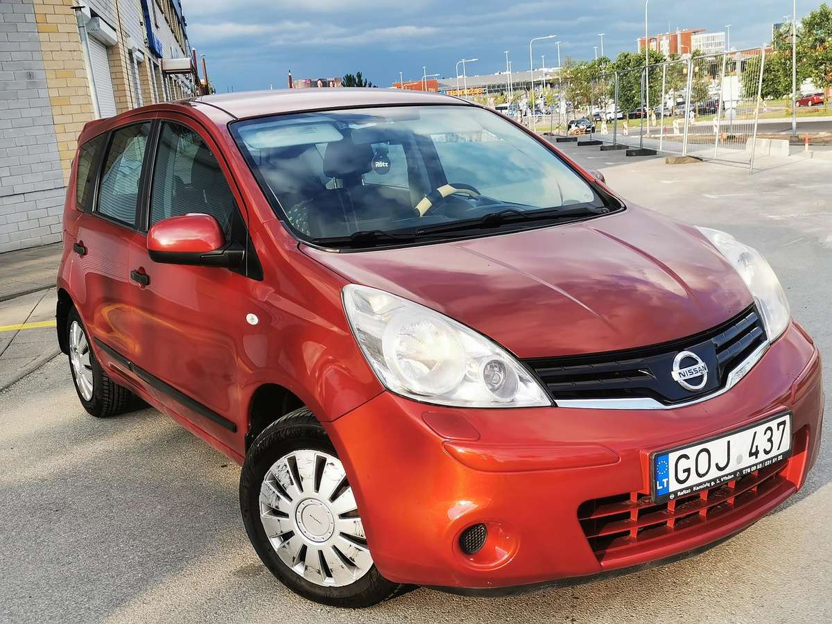 Nissan Note, 1.6 l., hatchback