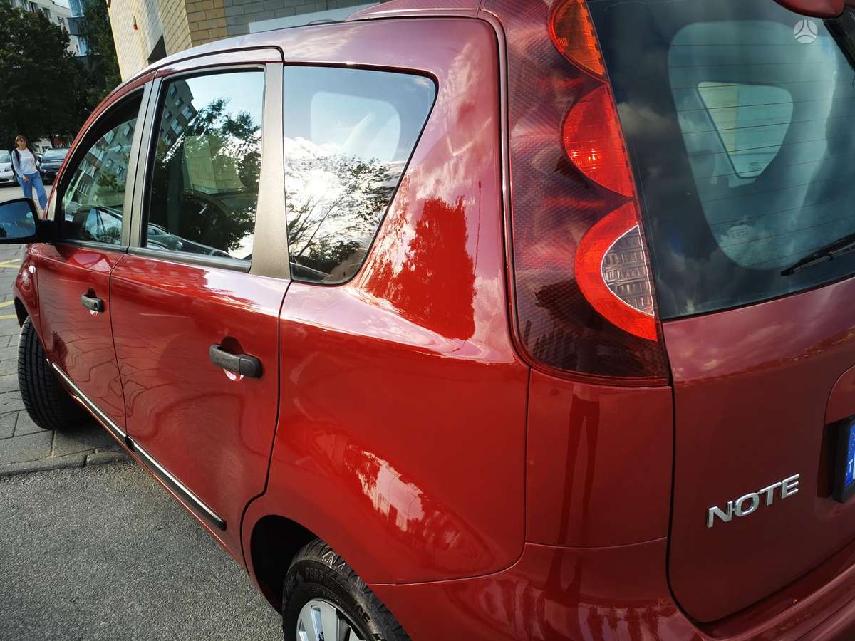 Nissan Note, 1.6 l., hatchback