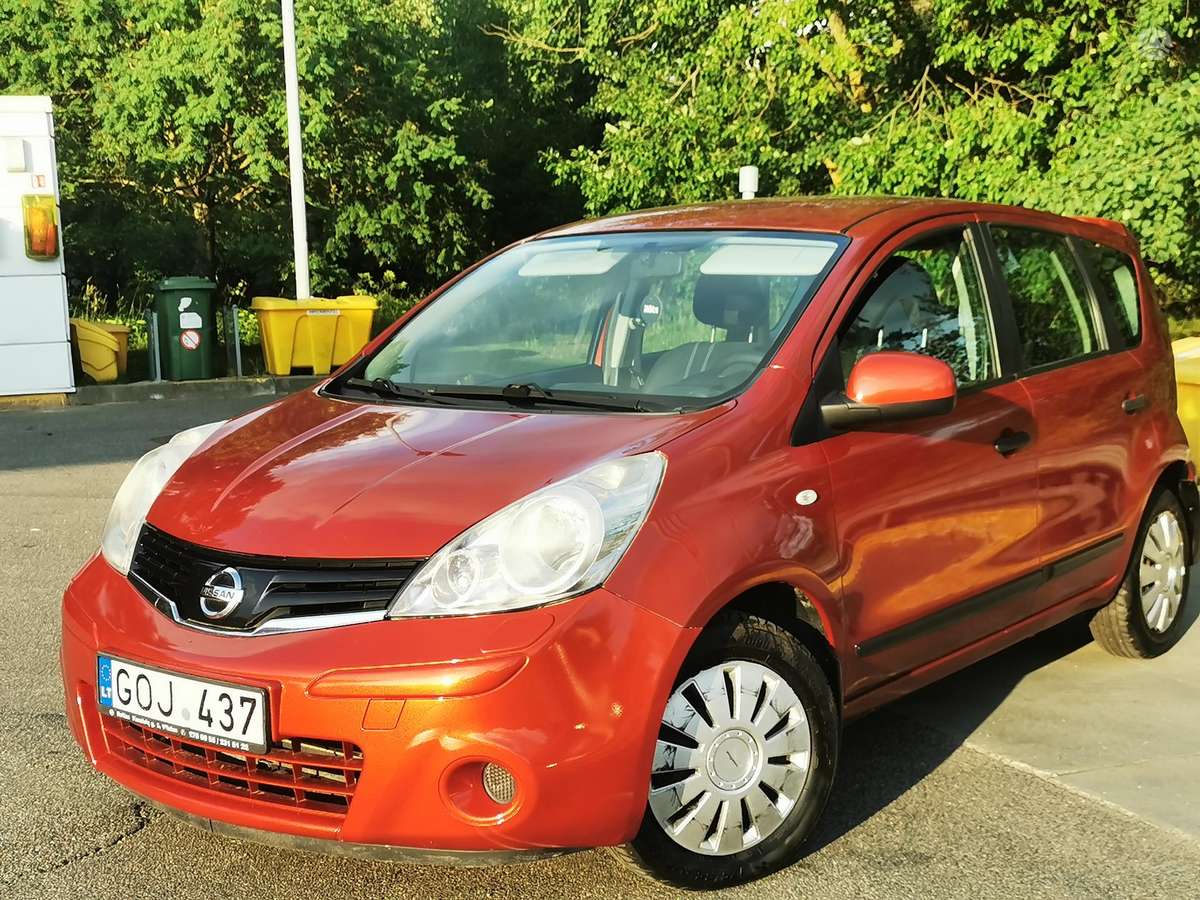 Nissan Note, 1.6 l., hatchback
