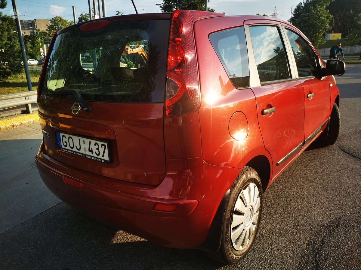 Nissan Note, 1.6 l., hatchback
