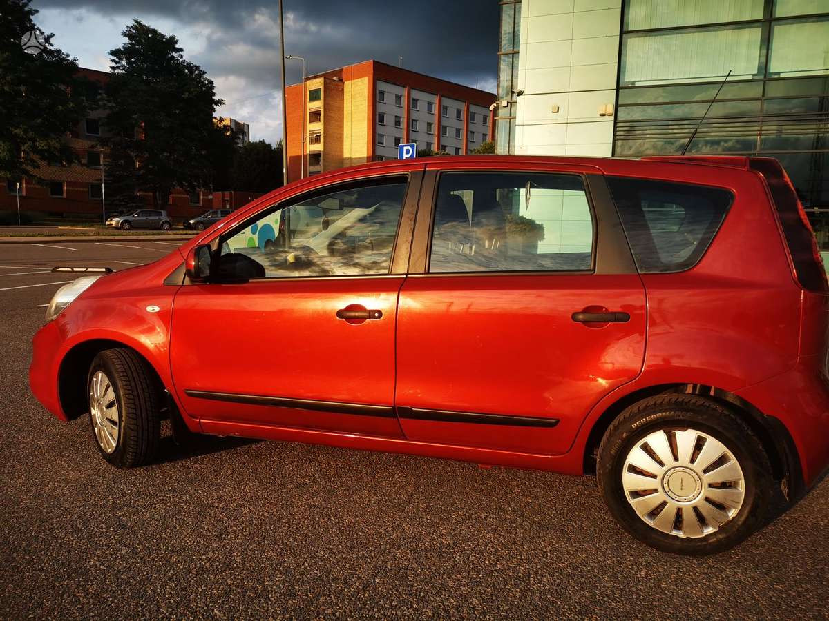 Nissan Note, 1.6 l., hatchback