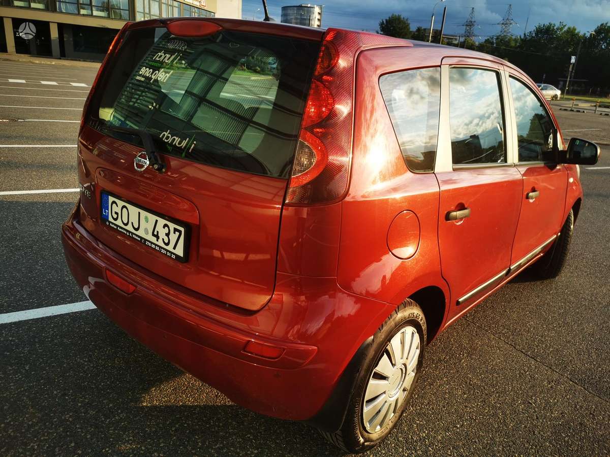 Nissan Note, 1.6 l., hatchback