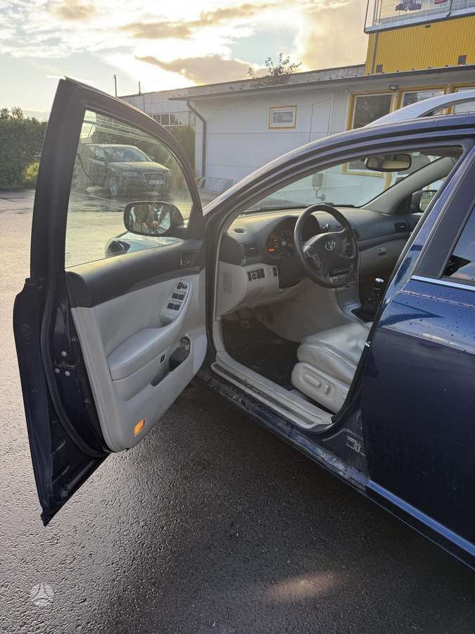 Toyota Avensis - 7