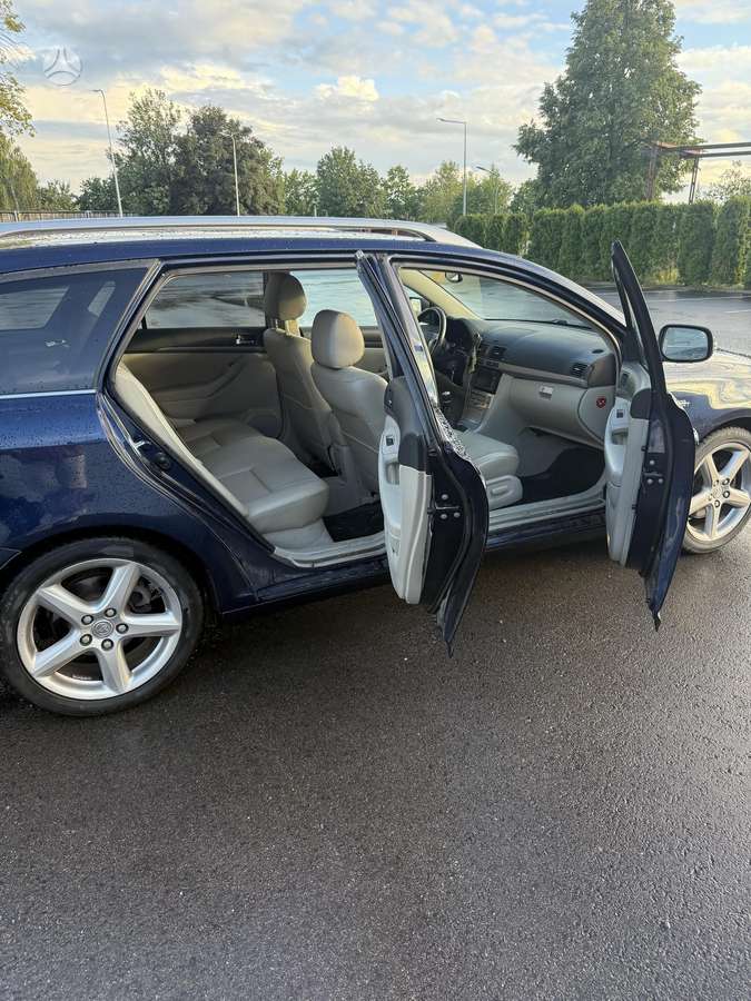 Toyota Avensis - 8