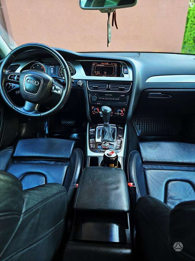 Audi A4, 2.0 l., Седан