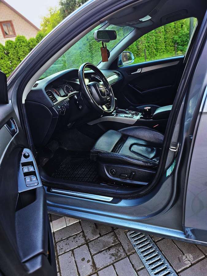 Audi A4, 2.0 l., Седан