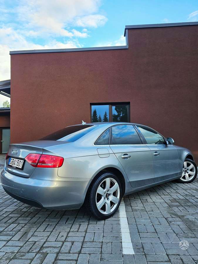 Audi A4, 2.0 l., Седан