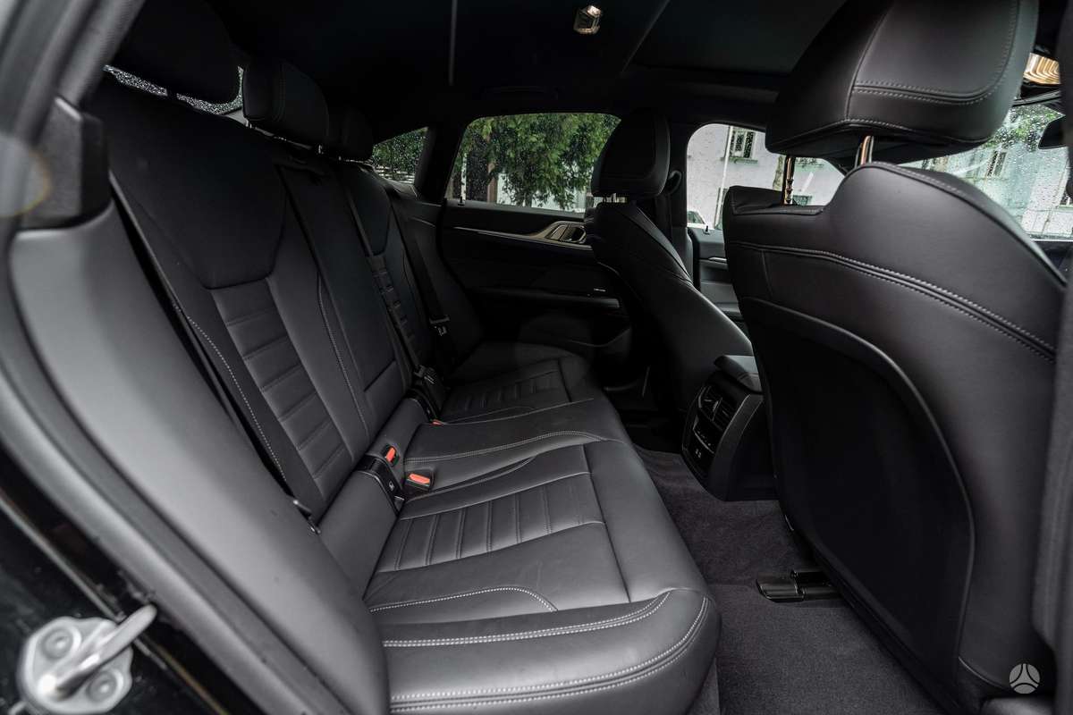 BMW i4, 84 kWh, hatchback