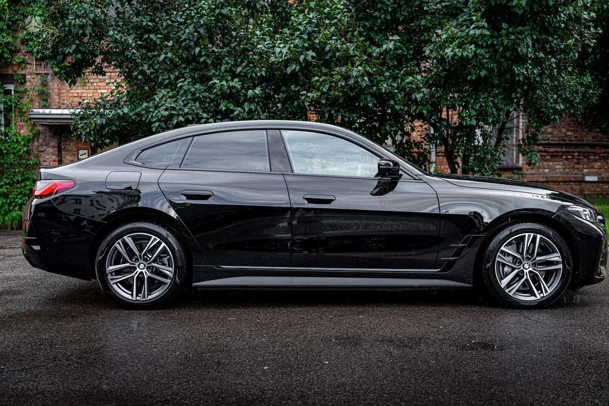 BMW i4, 84 kWh, hatchback