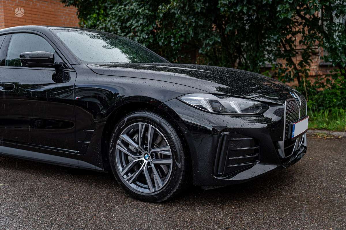 BMW i4, 84 kWh, hatchback