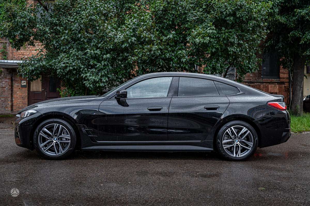 BMW i4, 84 kWh, hatchback