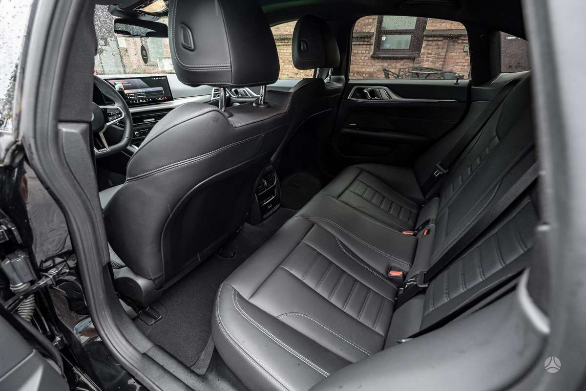 BMW i4, 84 kWh, hatchback