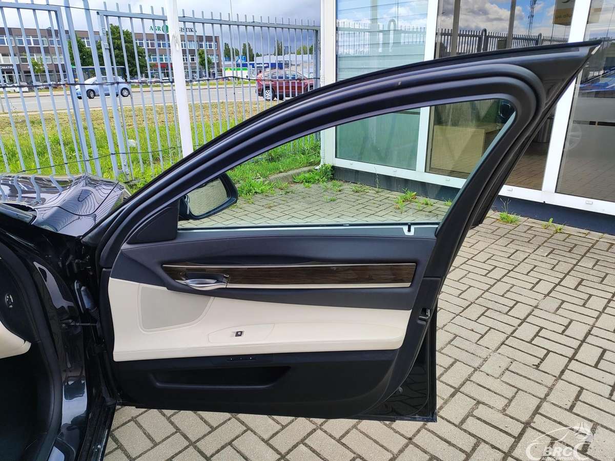 BMW 740, 3.0 l., Седан