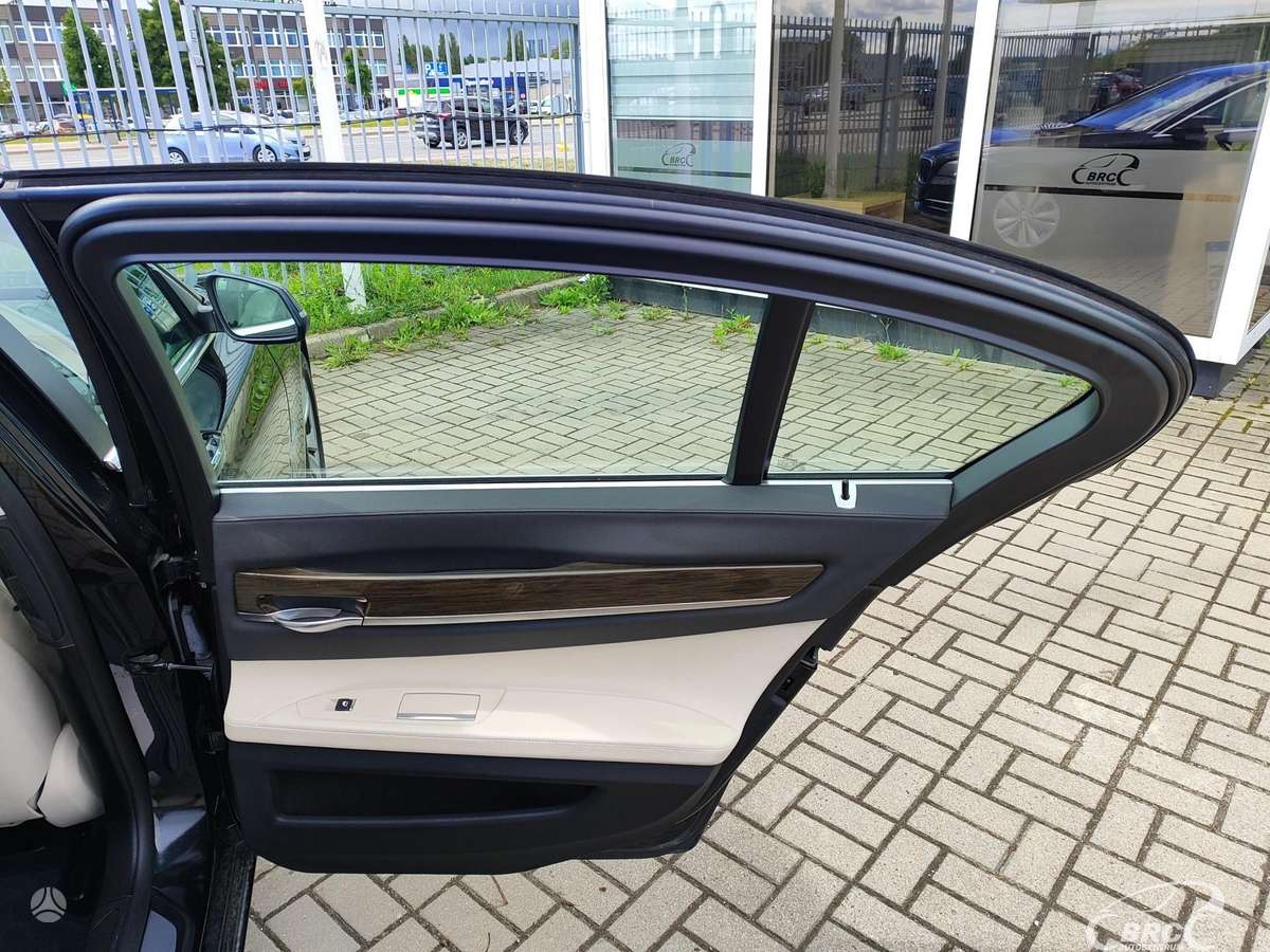 BMW 740, 3.0 l., Седан