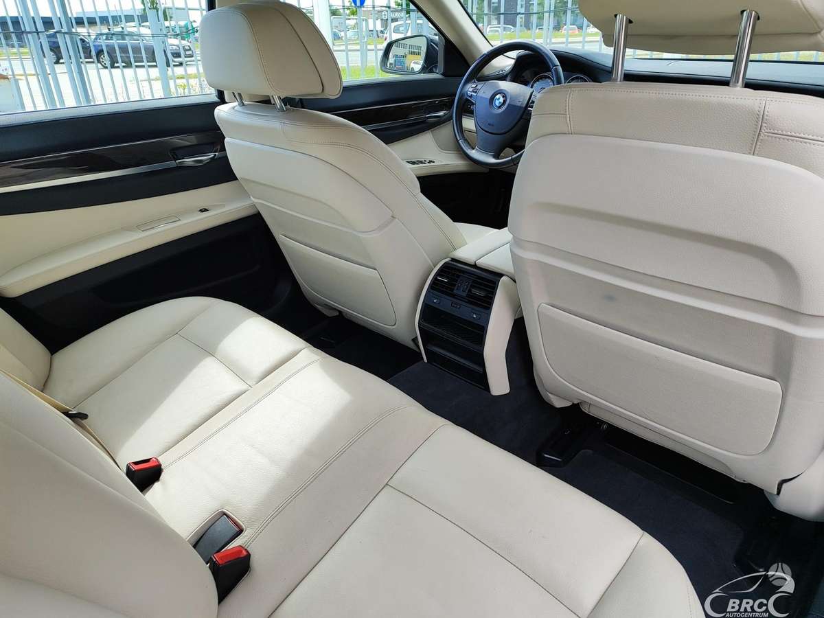 BMW 740, 3.0 l., Седан