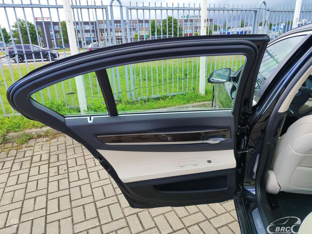 BMW 740, 3.0 l., Седан