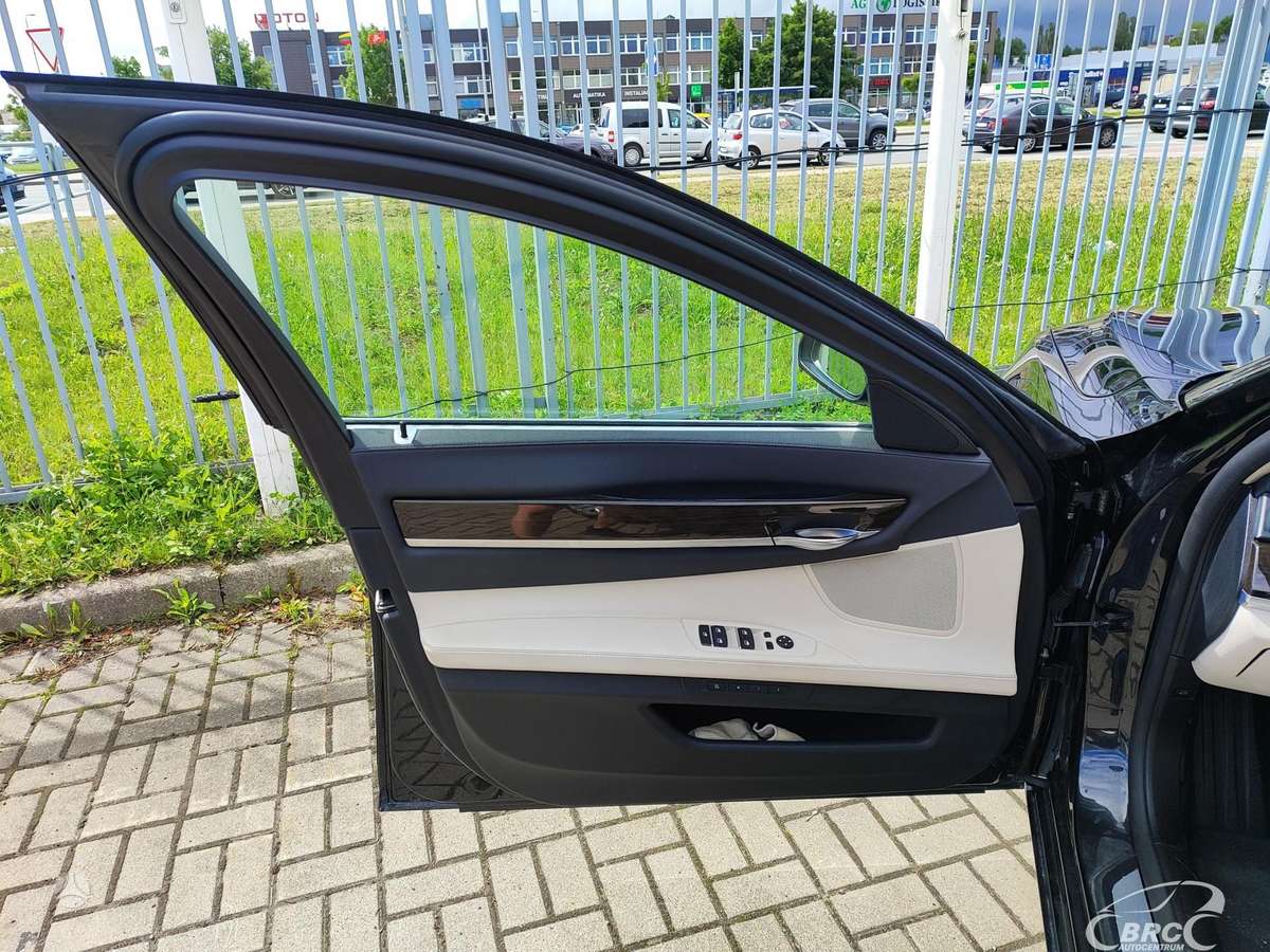 BMW 740, 3.0 l., Седан