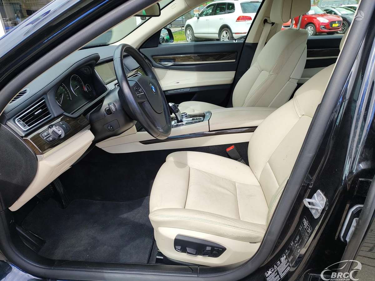 BMW 740, 3.0 l., Седан