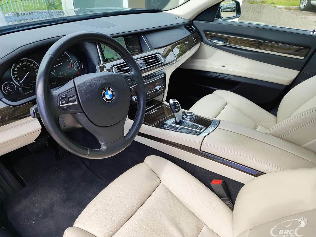 BMW 740, 3.0 l., Седан