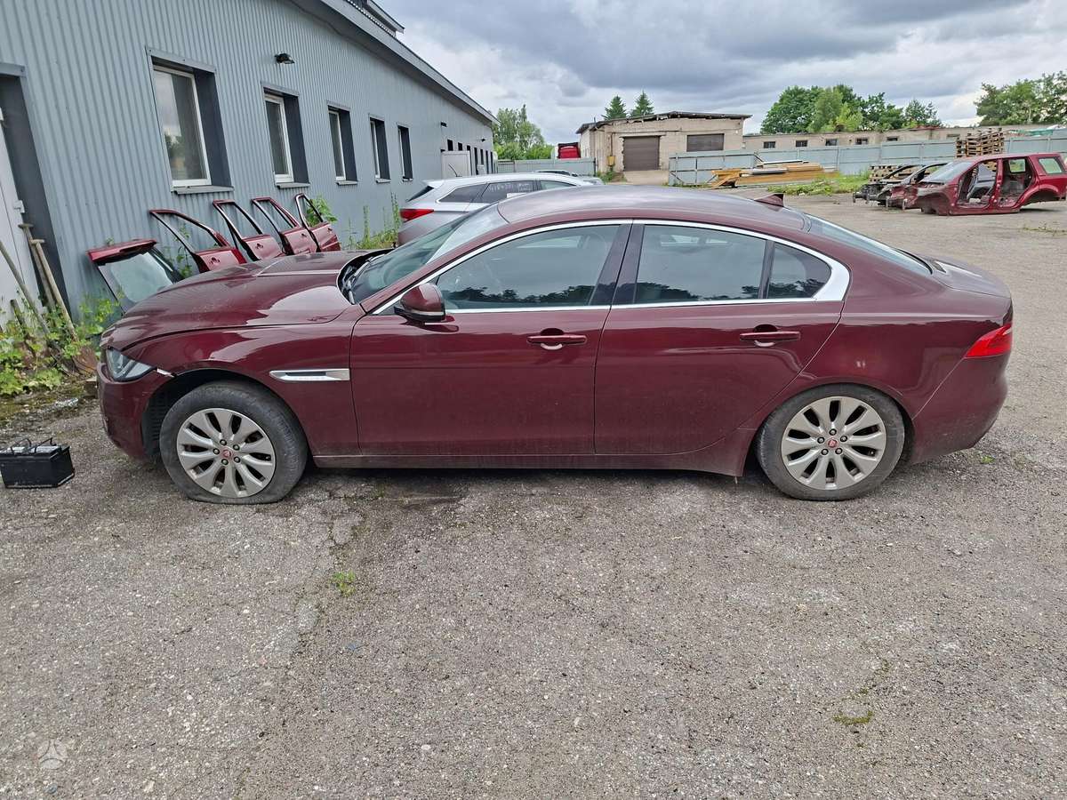 Jaguar XE rezerves daļās. Engine code 204dtd color code 1ah