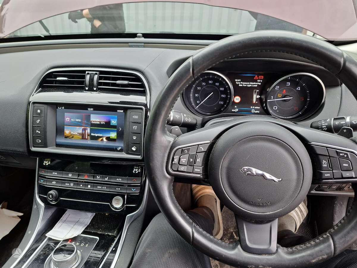 Jaguar XE по частям. Engine code 204dtd color code 1ah
