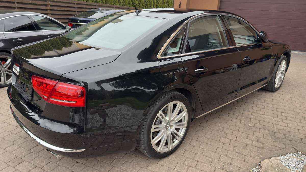 Audi A8, 4.1 l., Седан