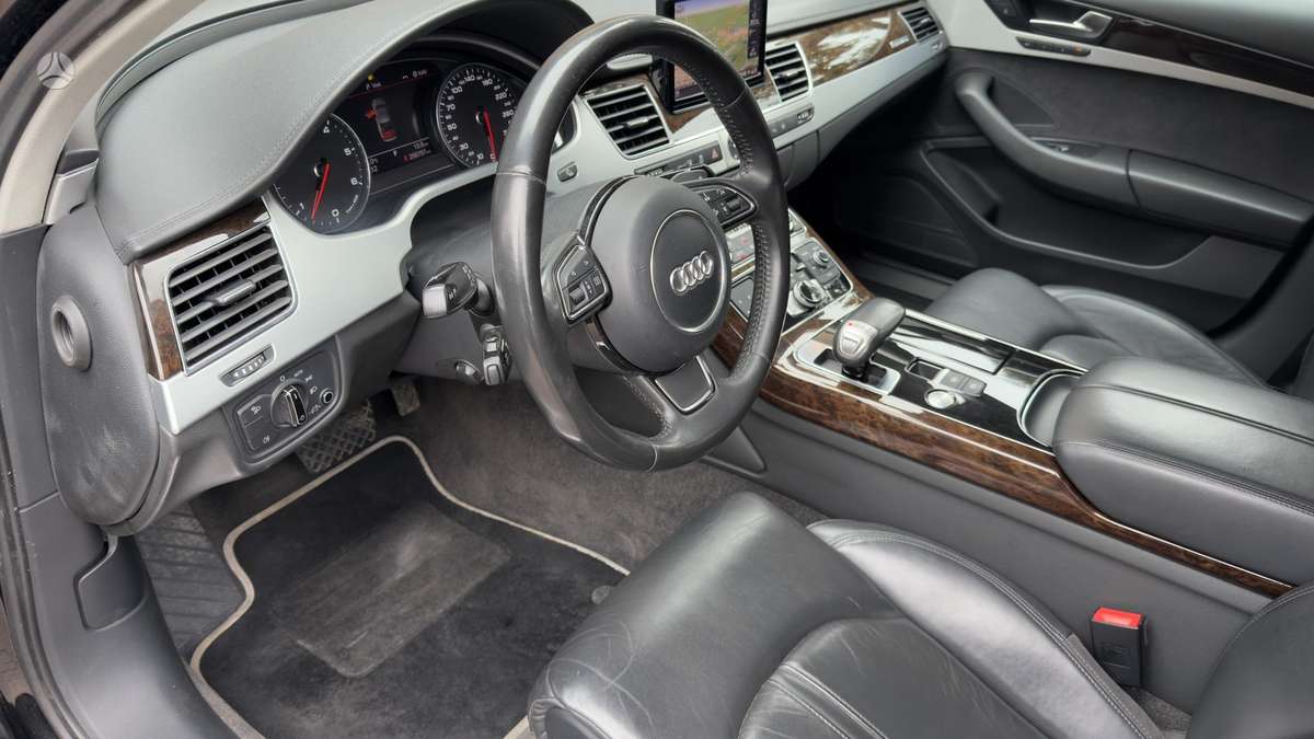 Audi A8, 4.1 l., Седан