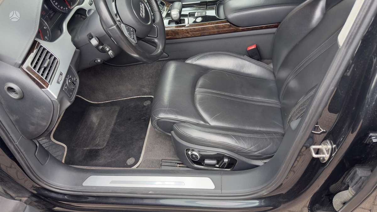 Audi A8, 4.1 l., Седан