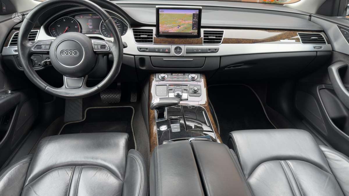Audi A8, 4.1 l., Седан