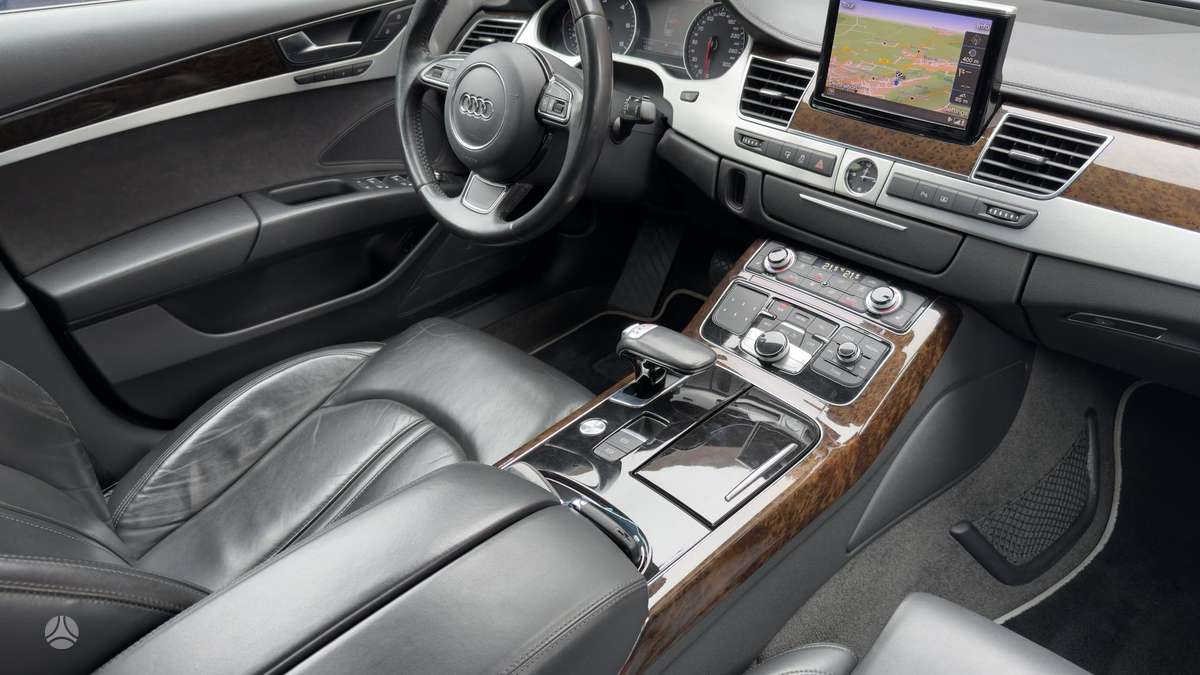 Audi A8, 4.1 l., Седан