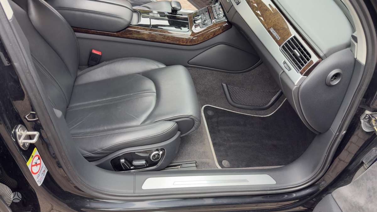 Audi A8, 4.1 l., Седан