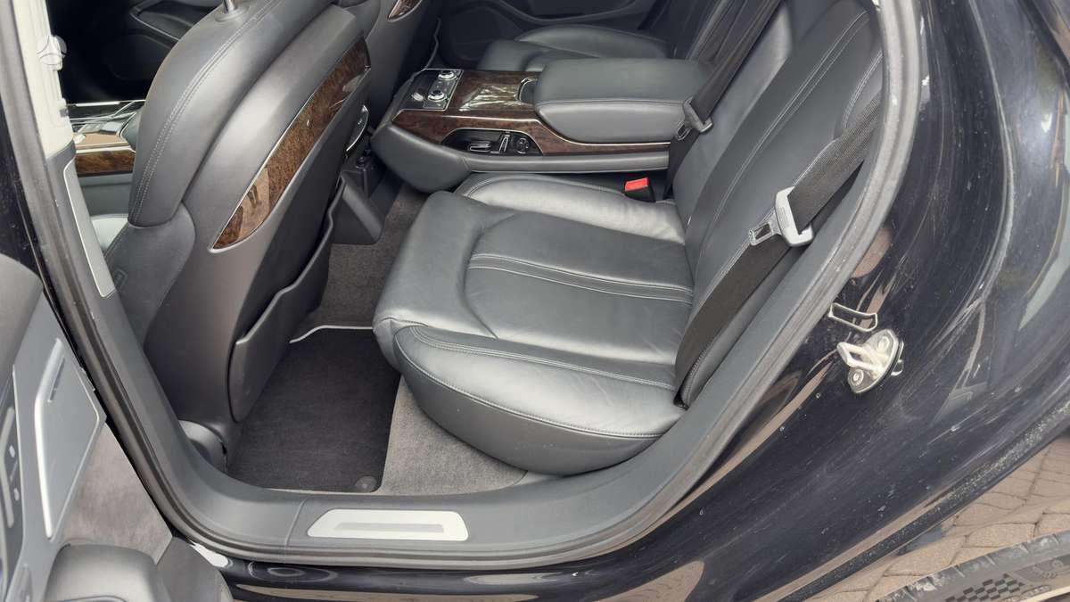 Audi A8, 4.1 l., Седан