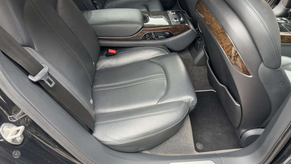 Audi A8, 4.1 l., Седан