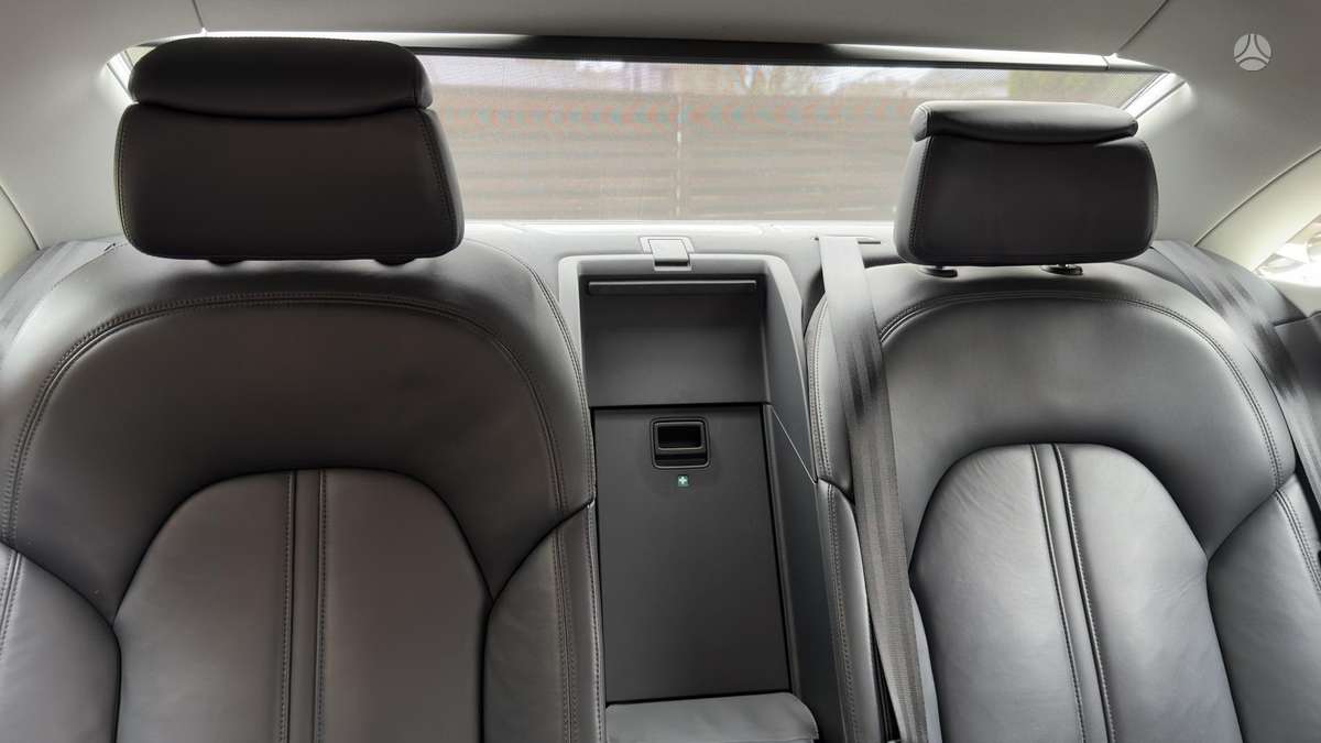 Audi A8, 4.1 l., Седан