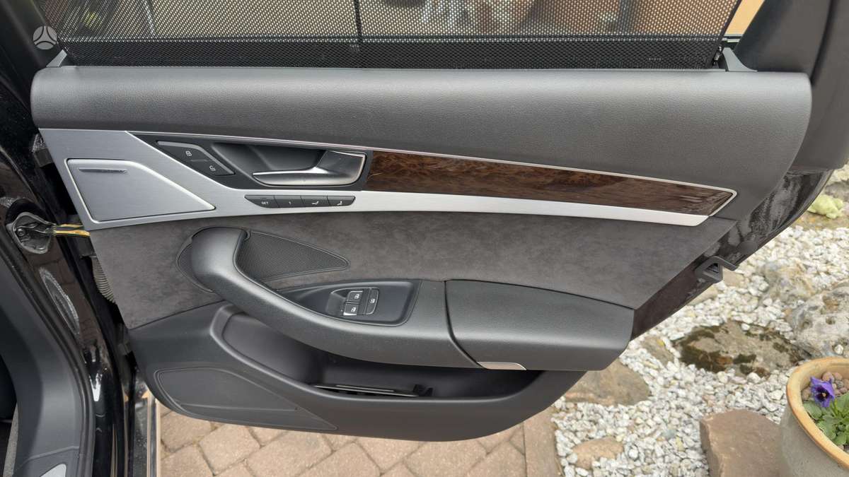 Audi A8, 4.1 l., Седан