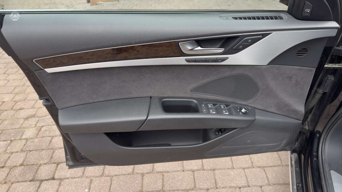 Audi A8, 4.1 l., Седан