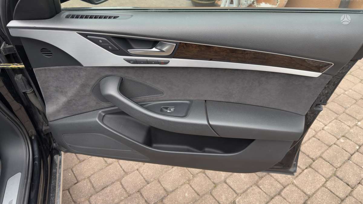 Audi A8, 4.1 l., Седан