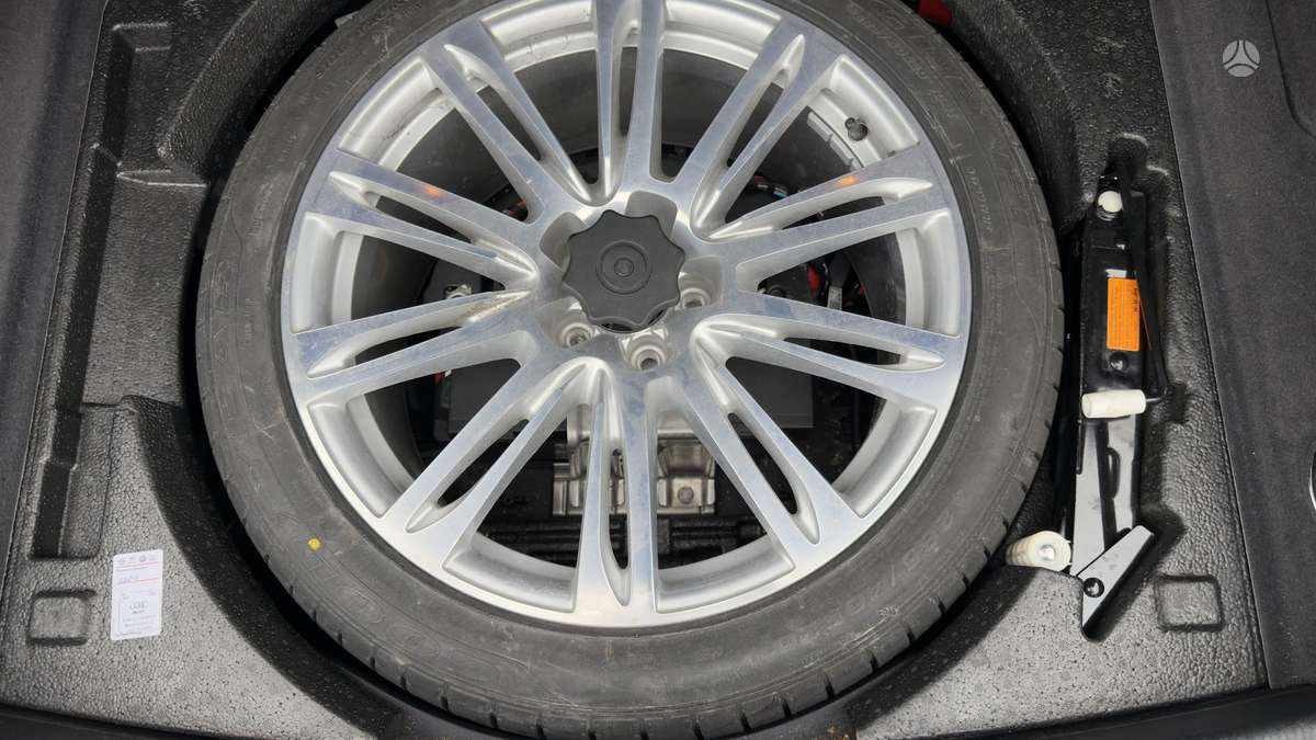 Audi A8, 4.1 l., Седан