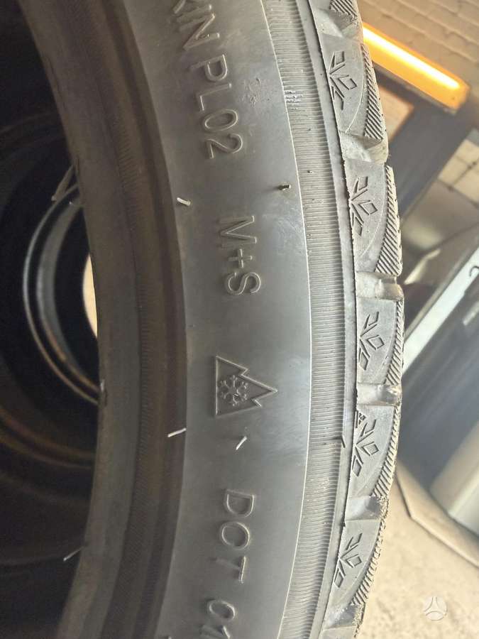 Triangle, ziemas 245/40 R19