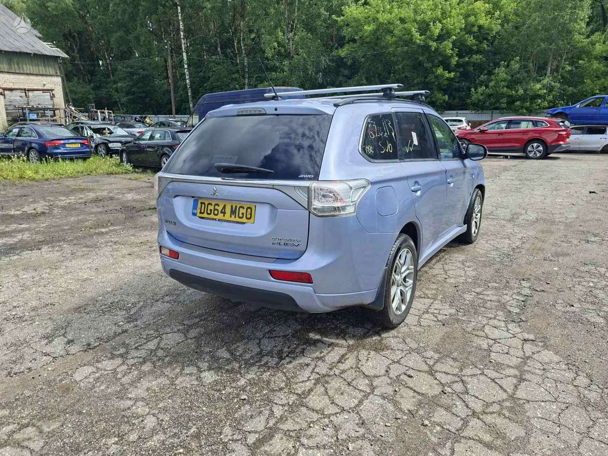 Mitsubishi Outlander rezerves daļās. Engine code 4b11 s61 y61 gearbox code f1e1a