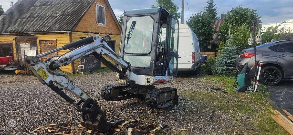 Bobcat 322, mini excavator