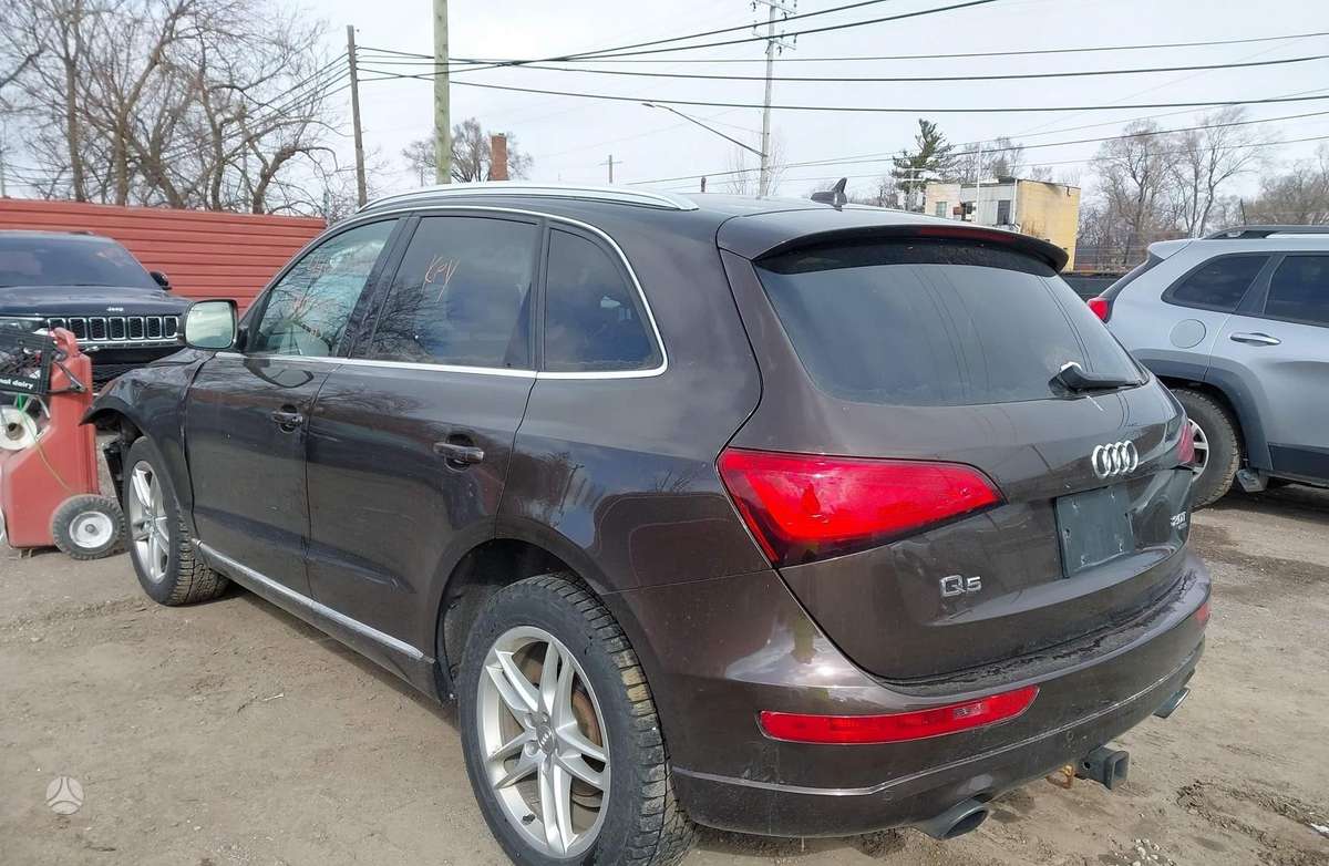 Audi Q5, 2.0 l., off-road / crossover