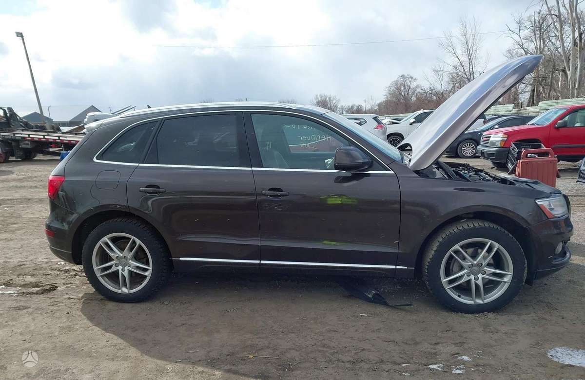 Audi Q5, 2.0 l., off-road / crossover