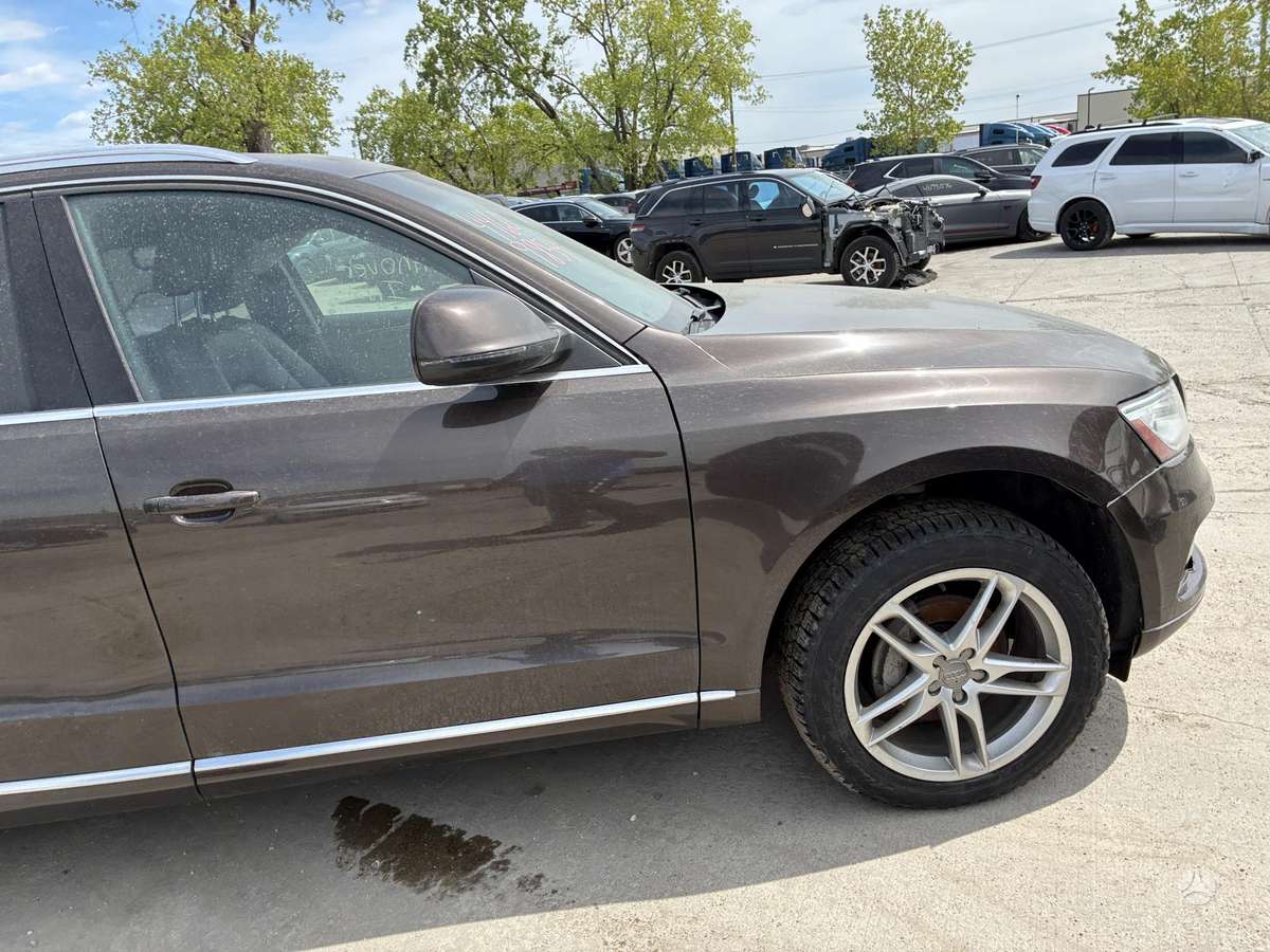 Audi Q5, 2.0 l., off-road / crossover