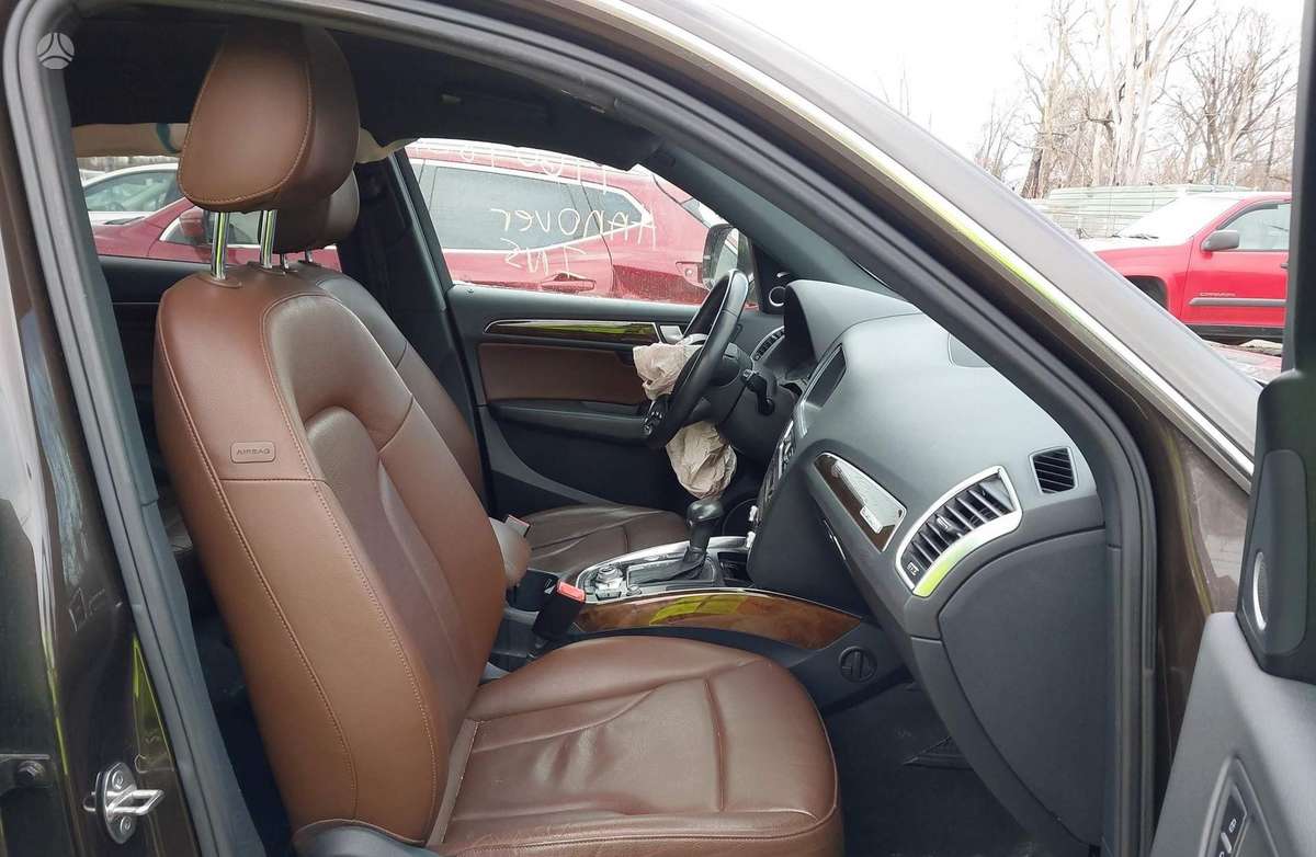 Audi Q5, 2.0 l., off-road / crossover