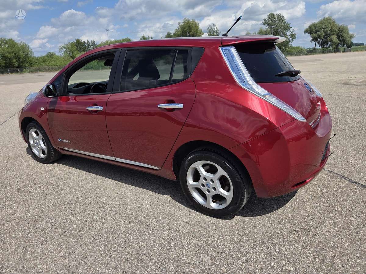 Nissan Leaf, 24 кВт·ч, Хэтчбек